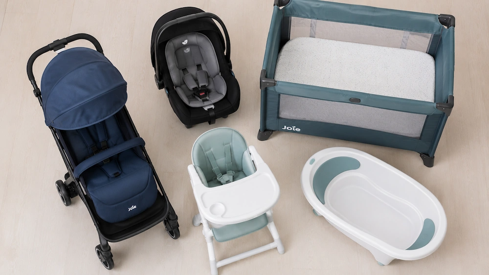 Kit completo de equipamentos de bebê para alugar no Rio de Janeiro: carrinho de passeio, cadeirinha de carro, berço portátil, cadeira de refeição e banheira
